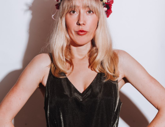 KATE LOIS-ELLIOTT UNVEILS ED FRINGE DEBUT 'HOW TO BELONG WITHOUT JOINING A CULT'